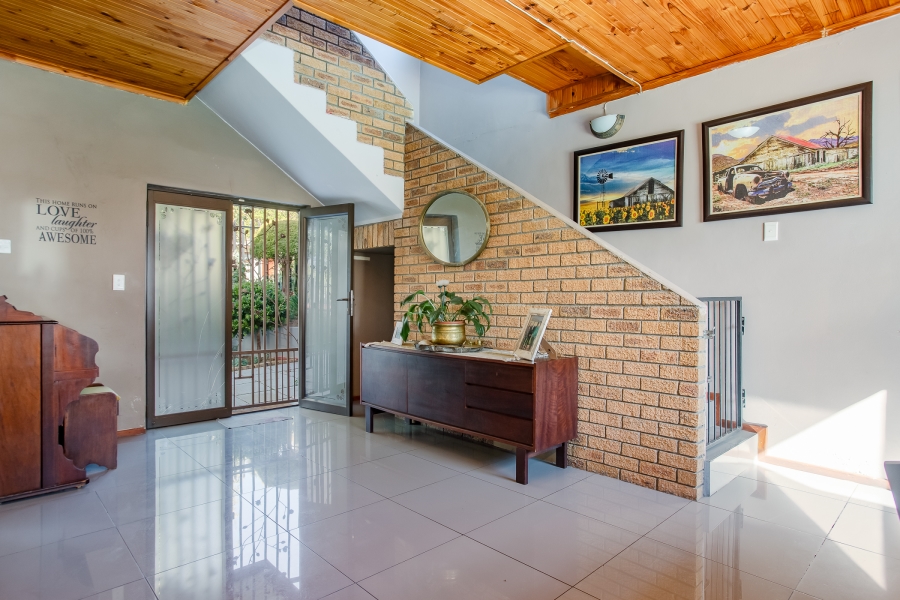 7 Bedroom Property for Sale in Uitsig Western Cape